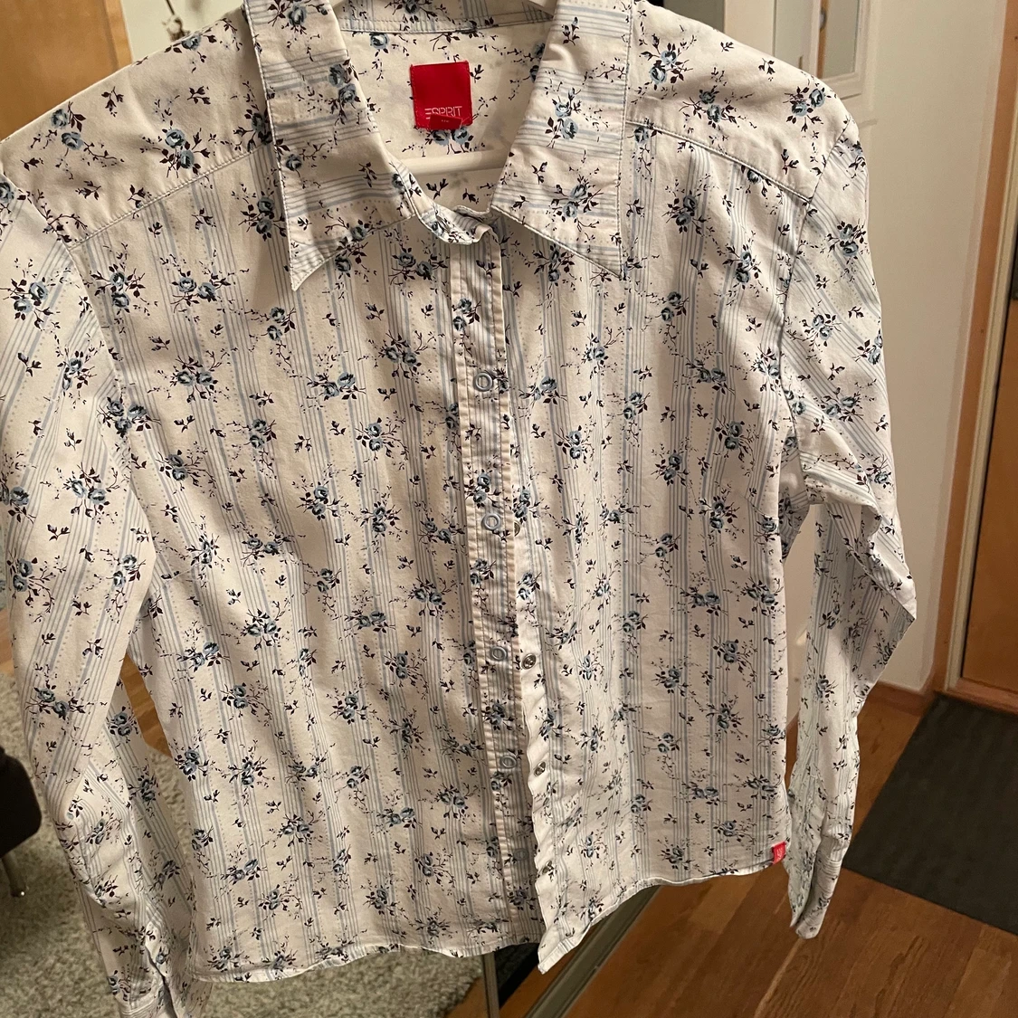 Blommig skjorta 