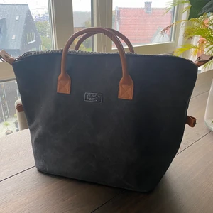 Vinga väskan  - Vinga väskan färg grå…..ny….. använda 2/3 gånger ..weekend bag också 💫💫💫💫💫💫