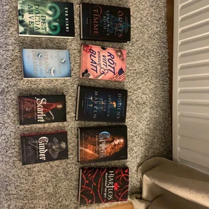 Billiga böcker!!  - Säljer alla dessa böckerna till mycket billiga priser. Böckerna på översta raden kostar 65 kr och nedre 50 kr. Om du köper 4+ böcker får du den billigaste på köpet. Köparen står för frakten💗💗