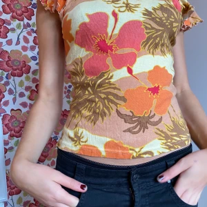  Topp - Unik topp med jätteskönt tyg!! köpare står för frakt🥰