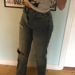 Jeans straight leg - Dessa fina jeans behöver jag tyvärr sälja då de inte används längre. :(