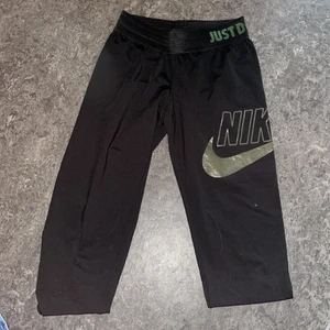 Tränings byxor kortare  - Fint skick 