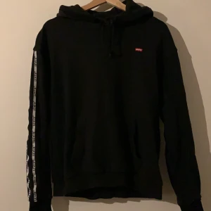 Levi’s tröja - En Levi’s tröja i strolek medium !