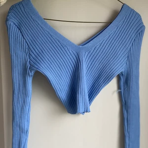 Chelsea topp - Säljer min blåa topp från Chelsea för den inte kommer till användning! Endast använd ungefär 2 gånger. Köpt för 250kr💙 köp för 100kr inkl frakt