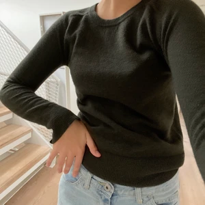 Kashmir tröja - Mörkgrön tröja i kashmir från soft goat som ny