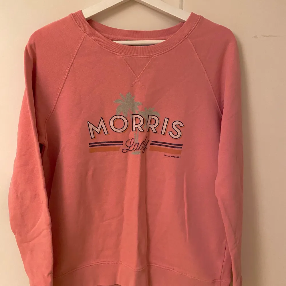 Morris sweatshirt från Nelly. Tröjan kom aldrig till användning, den är använd cirka 7 gånger. Den kommer så klart att strykas innan den skickas. . Tröjor & Koftor.