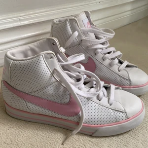 Nike skor strl 39 - Använda men i mycket bra skick, skriv för fler bilder!