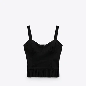 korsett topp - säljer denna korsett toppen från zara i storlek xs. aldrig använd och har lappen kvar. kan tyvärr inte skicka egna bilder då den var för liten på mig och får ej på mig. köpare står för frakt💕