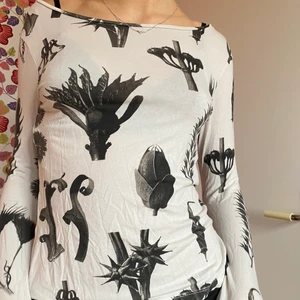 Mönstrad tröja - Cool topp med svartvitt mönster! Så skönt tyg❤️ köpare står för frakten🥰