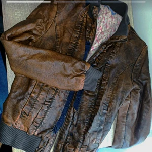 Fejkskinn brun jacka - Storlek S