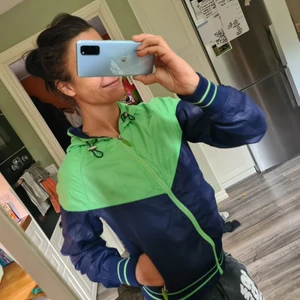 Retro jacka  - Kollar intresset av en av mina favorit jackor.. Retro style. Storlek S.. Den är verkligen sjukt snygg på  Bud från 150 kr