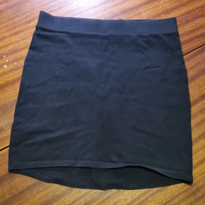 Basic minikjol  - Minikjol kort tight. Storlek s. 20 kr. Samfraktar vid köp av flera varor för 66 kr 📦❣