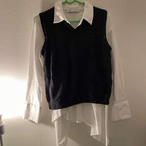 Säljer denna vita skjorta från Zara, man kan ”knyta” ihop den vid midjan🌹 Västen på bilden är även till salu (gant), hojta till vid intresse/funderingar🤗
