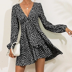 Klänning strl S - Fin klänning i storlek S. Aldrig använd. Hör av dig ifall du vill se fler bilder. Priset kan diskuteras❤️❤️