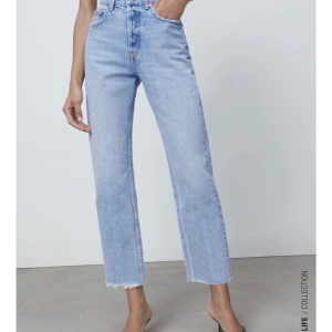 Zara högmidjade byxor strl 38 - Säljer mina byxor från zara för att dom kommer för små. Byxorna är i bra skick och är i strl 38. 