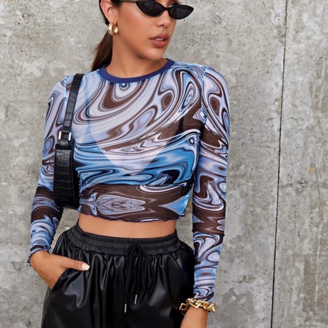 Blå/svart mesh tröja 