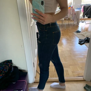 Slitna jeans - Frakt ingår i priset