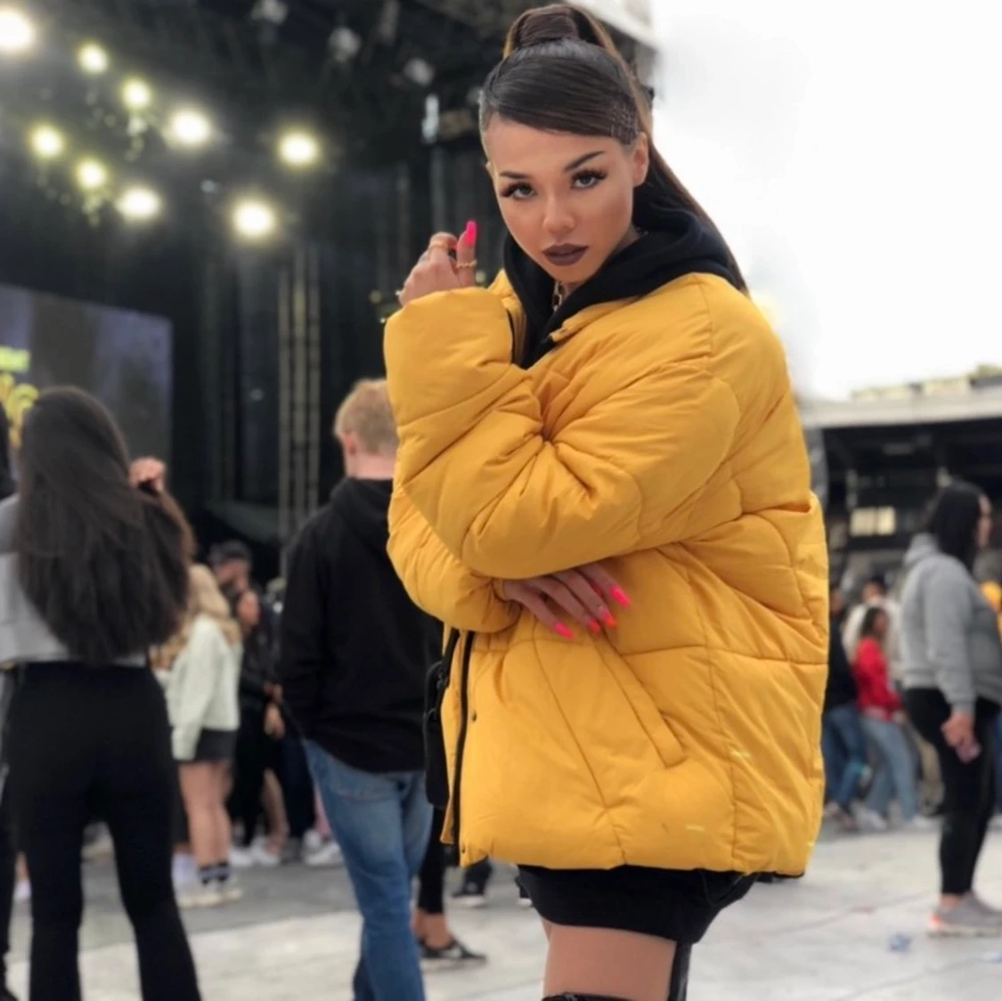 Färgstark gul oversize pufferjacka - 90