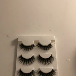 Fransar - Oanvända fransar tycker bara inte om dem är it så fylliga som jag ville att de skulle se ut.