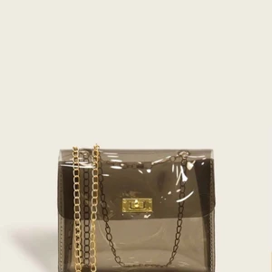 Shein handväska - Handväska från shein jag knappt har använt, har en fin kedja och har bra kvalitet. 