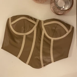 Skitsnygg korsett topp - Läggs ut igen pga oseriös köpar! Storlek S. Köpare står för frakt! Buda i kommentarerna. 🤍🤍
