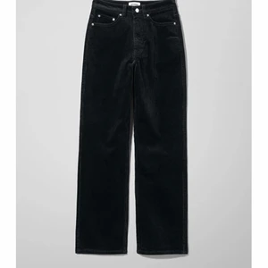 Manchester byxor  - Säljer de här svarta manchester byxorna pga att jag har växt ur dem. (Är ca 176cm) köparen står för frakten.