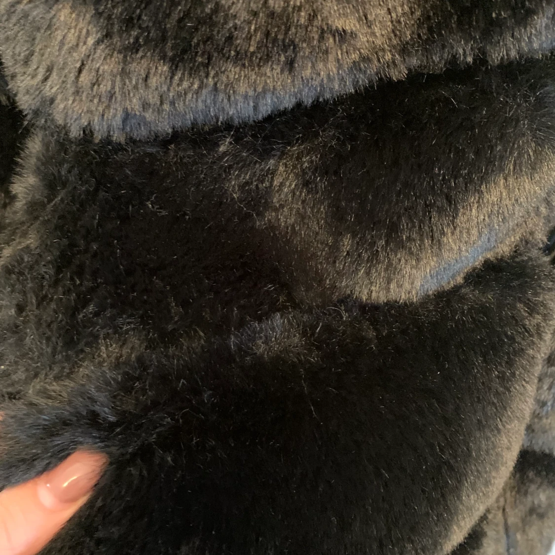 Svart pälsväst  - 90