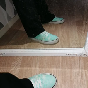 Vans U Authentic (Tie Dye)  - Använda 1 gång. Storlek 37.0, 23,5 cm. Frakt 45kr eller spårbart paket frakt 99kr.                                   SKRIV FÖR MER INFO ELLER BILDER😍😍