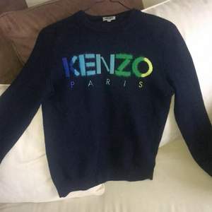 Kenzo Paris tröja väl omskött. Används ett par gånger.   Nypris:2500 kr 