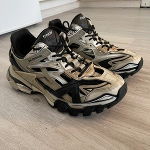 Balenciaga Track 2 42 - Fint skick och givetvis original. Kartong och kvitto finns. 