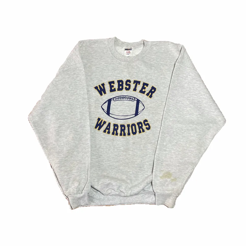 Vintage Webster Warriors Sweatshirt   Storlek  XL (fit M-L) Measurements: Length - 73 cm Pit to pit - 65 cm  (Modellen är 170 cm lång och har vanligtvis storlek M)  Condition: Vintage (7/10)  (Pris -280 kr)  DM för mer bilder och frågor. Tröjor & Koftor.