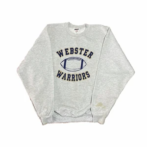 Vintage Webster Warriors Sweatshirt  - Vintage Webster Warriors Sweatshirt   Storlek  XL (fit M-L) Measurements: Length - 73 cm Pit to pit - 65 cm  (Modellen är 170 cm lång och har vanligtvis storlek M)  Condition: Vintage (7/10)  (Pris -280 kr)  DM för mer bilder och frågor