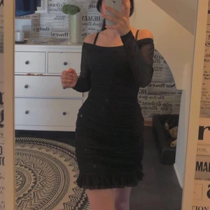 Bikbok svart klänning storlek XS - Endast testad. Originalpris 399kr. Köparen står för frakter (66kr)