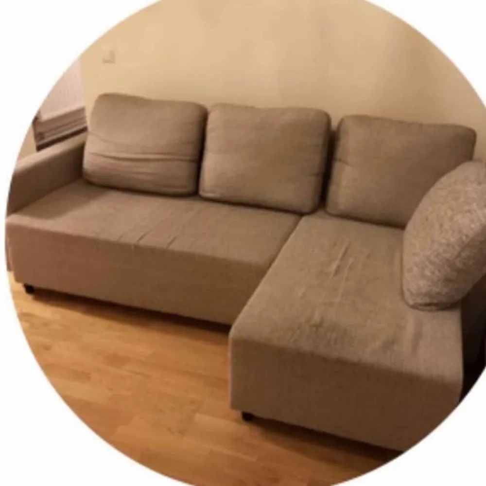 Säljer denna 3 sits soffa och bord från IKEA då jag ska flytta och har köpt en större soffa och har ingen användning av bordet heller. Dom är båda i väldigt bra skick och har inga märken och är inte sliten på något sett. Soffan är lagom stor och funkar bra i sovrummet eller i ett litet vardagsrum t.ex. Bordet funkar vart som helst. Du kan köpa båda för 600 eller soffan för 550 eller bordet för 50 :)) priset och frakt/upphämtning kan diskuteras💕 . Övrigt.