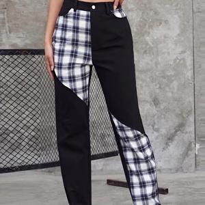 Checkered Pants - Sjukt feeta byxor med snygga detaljer 🔥✨  helt nya, endast provade. Säljes pga fel storlek & orkar inte retuernera 🤷🏼‍♀️