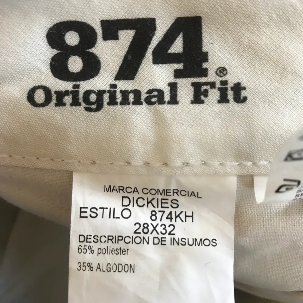 Så snygga worker pants från Dickies i modellen 874. Använd ett fåtal gånger och i bra skick. De köptes på Carlings nya för ca 650 kr. . Jeans & Byxor.