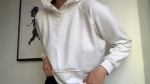 Bikbok hoodie - Säljer min vita omega bikbok hoodie, populär som vanligt hos bikbok men tyvär inte använd längre