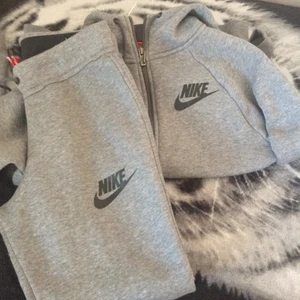  Nike set - Nike sportpyjamas i utmärkt skick, storlek XS