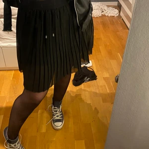 Svart kjol NAKD! - Sjukt snygg och användbar kjol från nakd! Storlek 36!💓💓