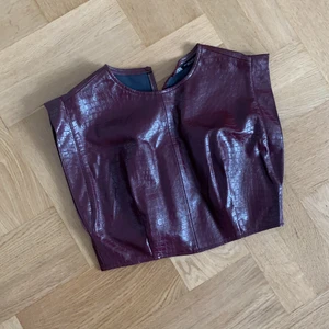 Crop top - En söt topp från zara. Använd en gång 