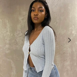 Blå tröja  - ❗️LÅNADE BILDER❗️ Säljer min fina tröja ifrån nelly då jag inte använder den, den är enbart testad och i jättefinskick. Jätteskönt material och luftigt. Vid fler frågor bara skicka, köparen står i frakt 🥰😇