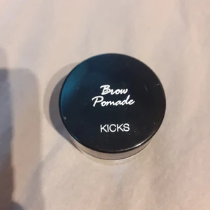 Ögonbrynsfärg från kicks - En ögonbrynsfärg från kicks ändast testad i färgen blond 