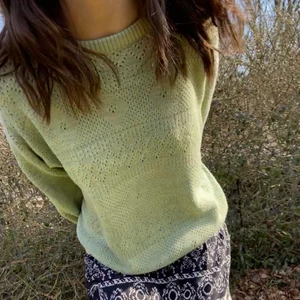 Stickad tröja  - En grön stickad tröja i jättebra skick