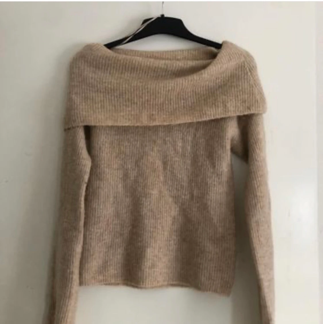 En jättefin offshoulder tröja