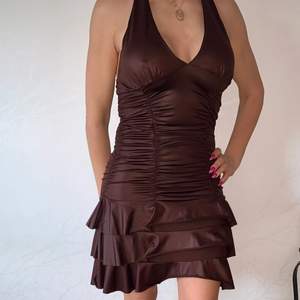 Säljer denna klänning i storlek S/M