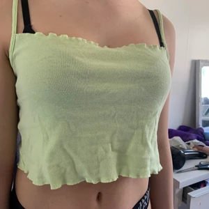 Topp - Fin topp som är använd 2 gånger ❤️ den är i storlek S men det är en stor S och stretchig❤️ 