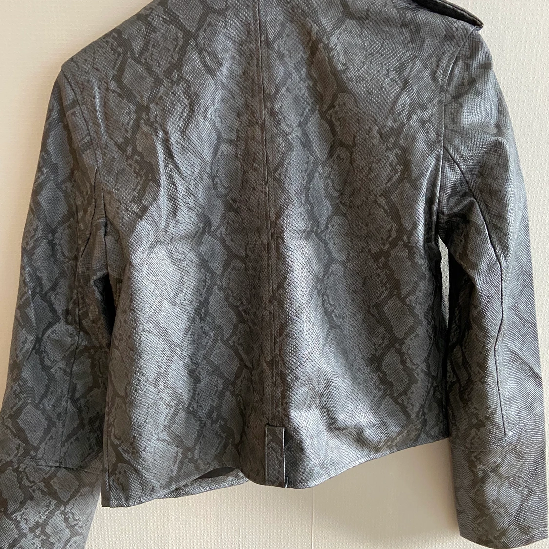 NA-KD biker jacket ormskinn - 91