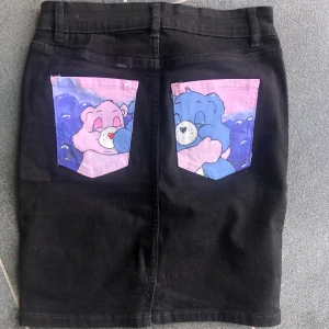 Egendesign på kjol - Målade på en kjol för 1 år sedan, stl. XS. Betalar frakt. 