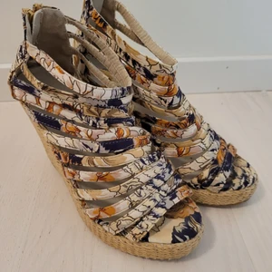 Kilklackar - Kilklackar i storlek 36 som är använda ett fåtal gånger. 