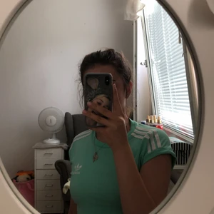 Storlek:38 - En söt adidas magtröja💚